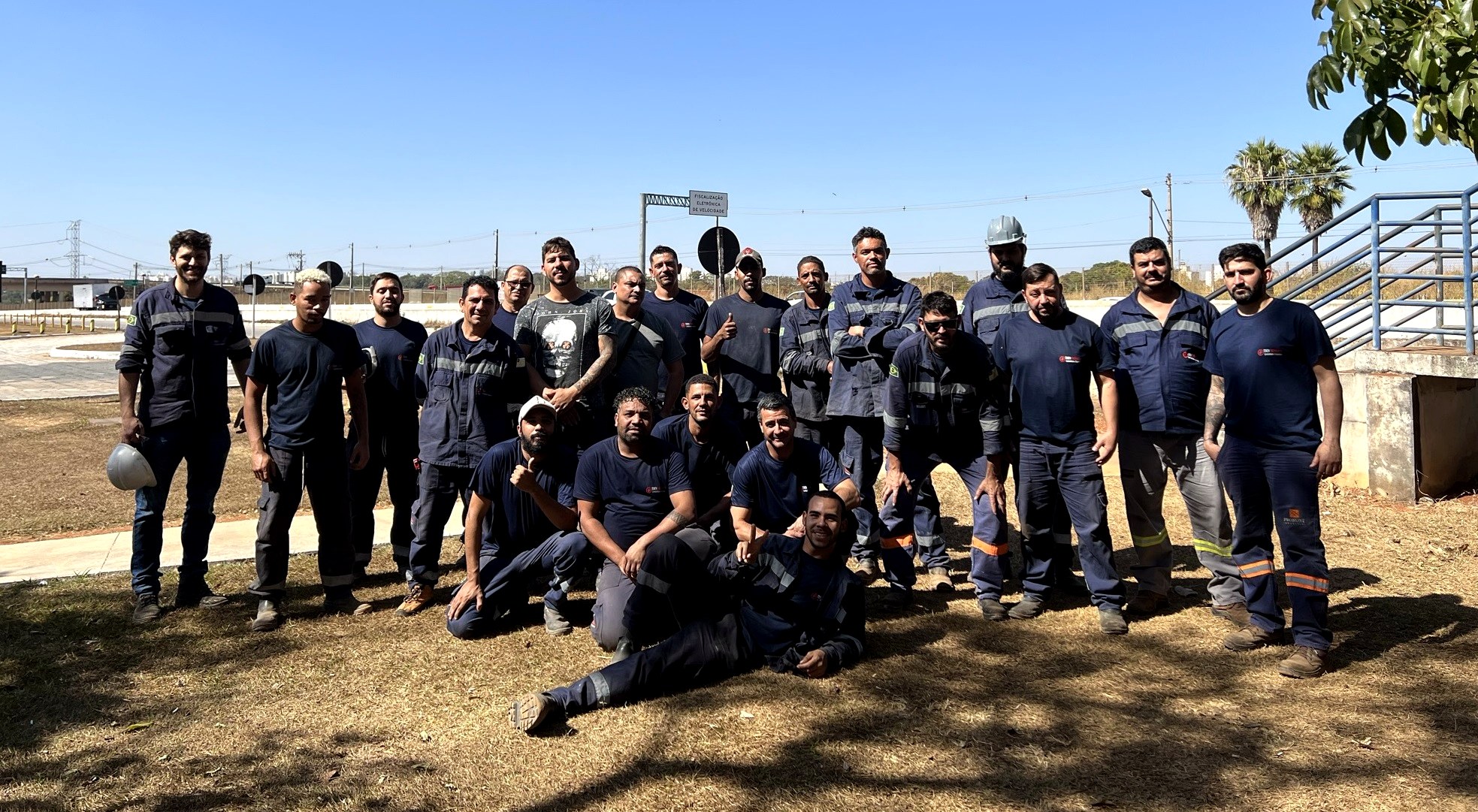 Equipe técnica Token Engenharia em serviço de manutenção e montagem industrial