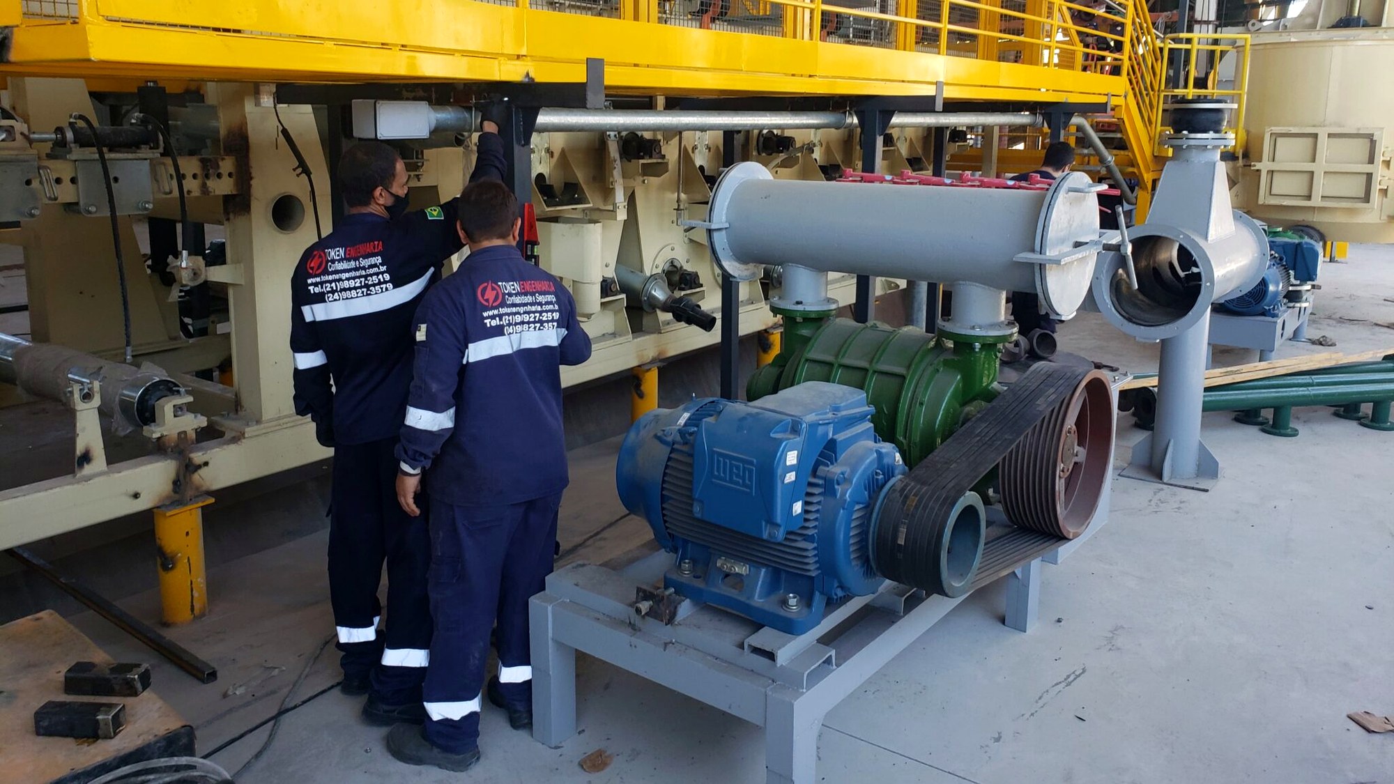 Montagem de máquinas e equipamentos industriais pela equipe da Token Engenharia