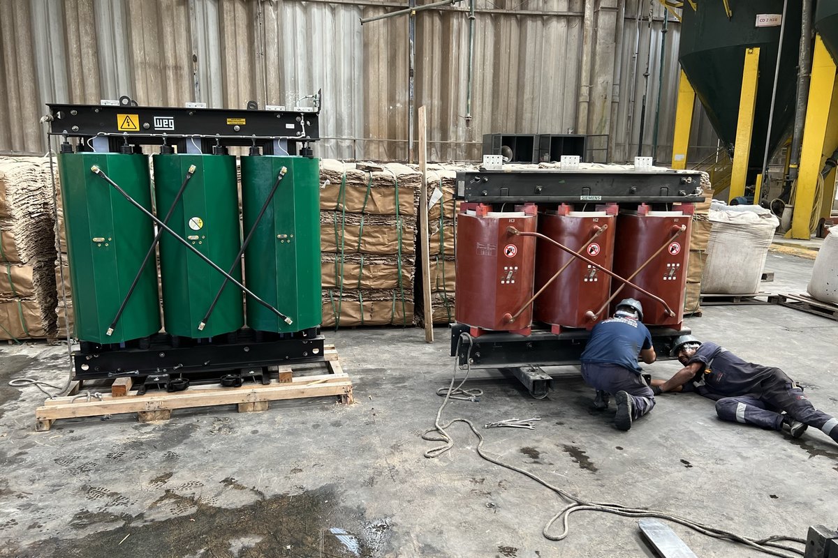 Transformadores a seco trifásicos em montagem em área externa pela Token Engenharia
