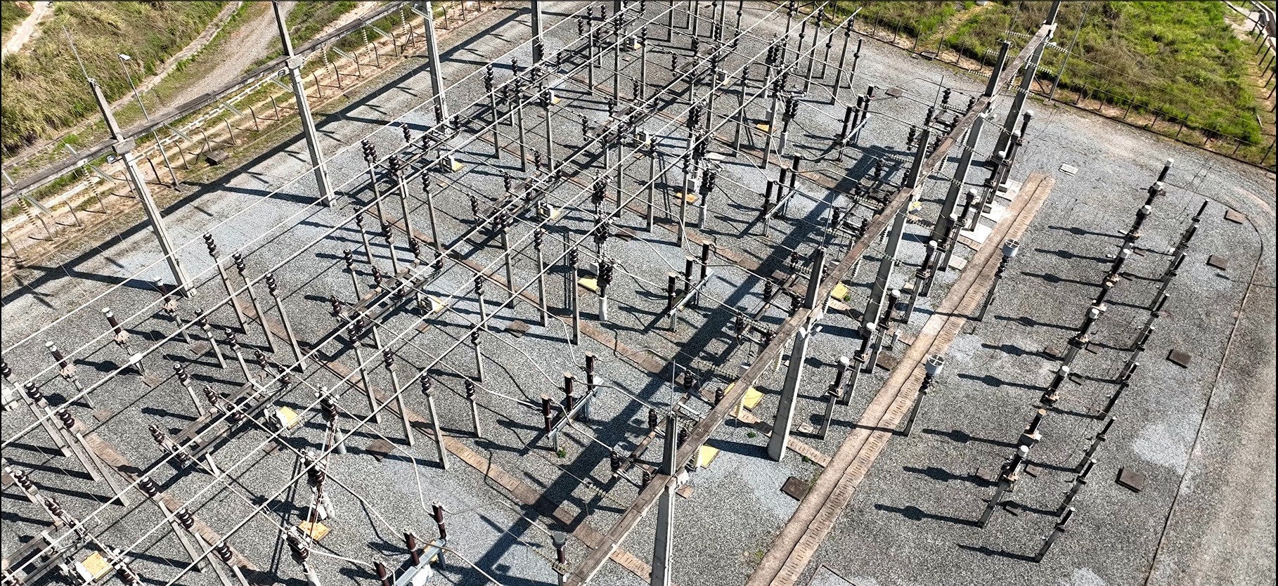 Vista aérea de subestação elétrica, ponto de conexão de um consumidor do mercado livre de energia