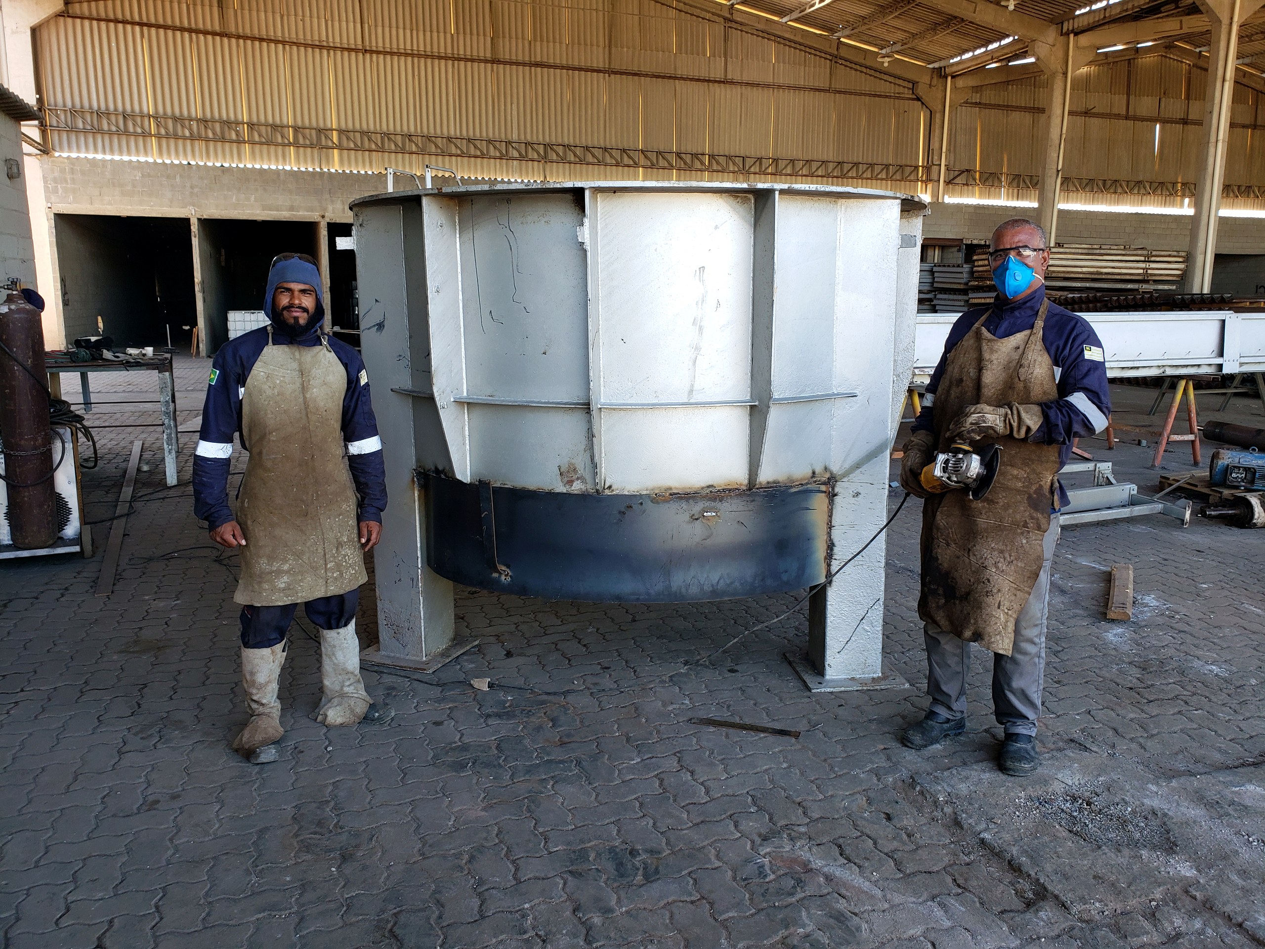 Tanques cilíndricos industriais em aço fabricados e instalados pela Token Engenharia
